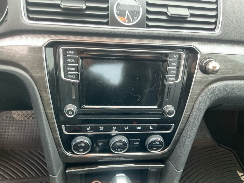 2017 Volkswagen Passat 1.8T SE w/Technology