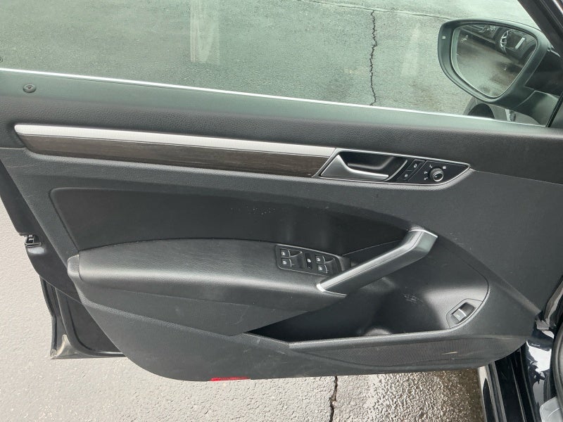 2017 Volkswagen Passat 1.8T SE w/Technology