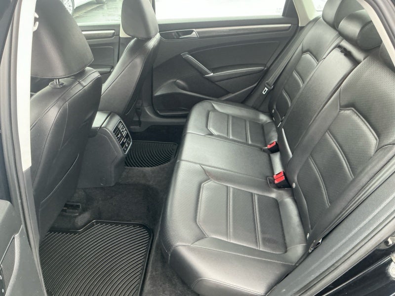 2017 Volkswagen Passat 1.8T SE w/Technology