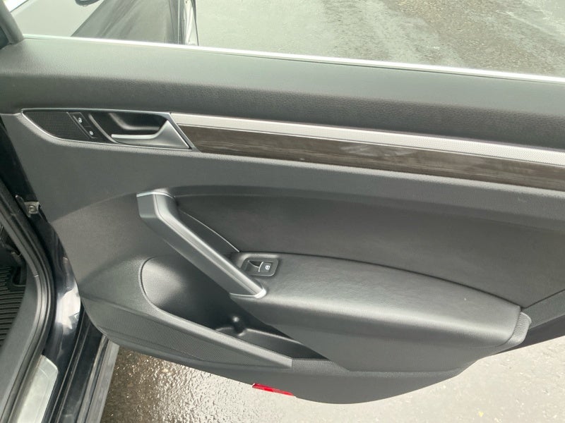 2017 Volkswagen Passat 1.8T SE w/Technology