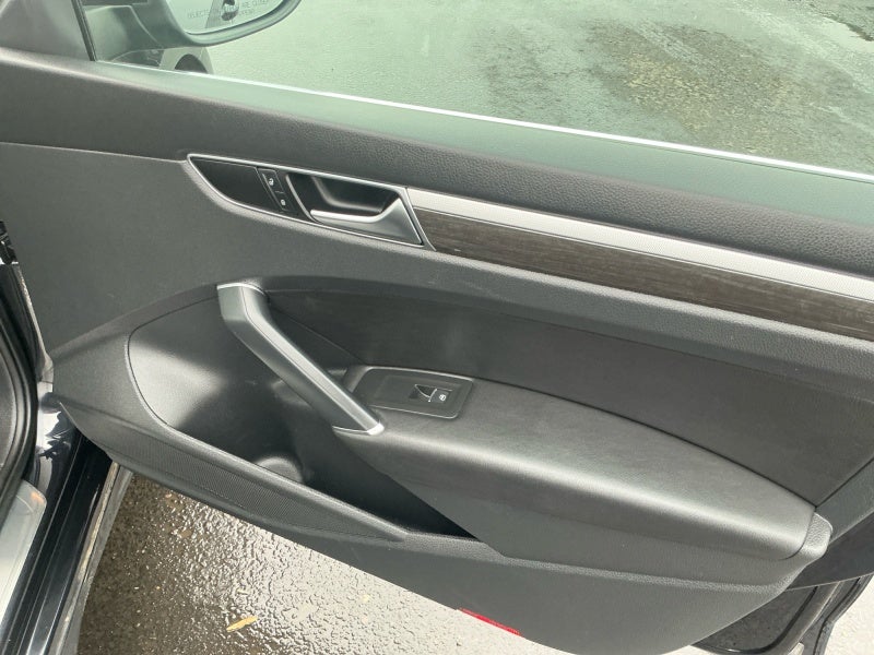 2017 Volkswagen Passat 1.8T SE w/Technology