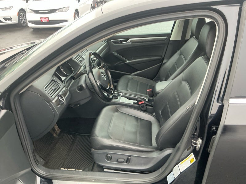 2017 Volkswagen Passat 1.8T SE w/Technology