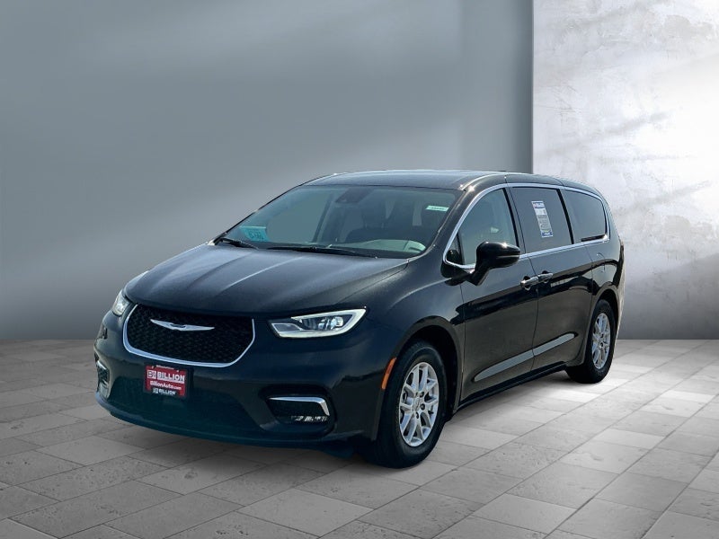 2024 Chrysler Pacifica Touring L's photo
