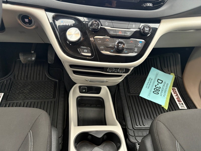 2024 Chrysler Voyager LX