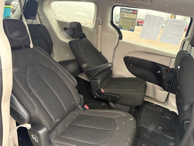 2024 Chrysler Voyager LX