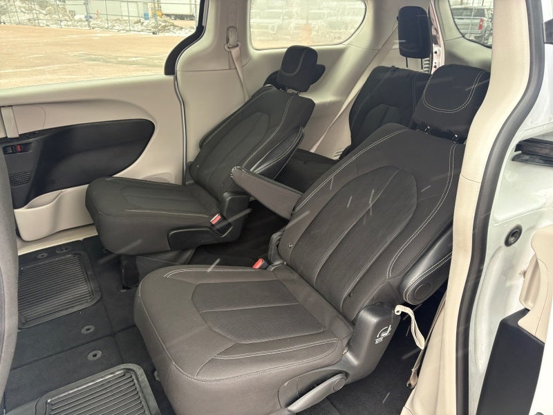 2024 Chrysler Voyager LX