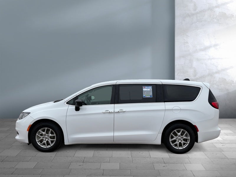 2024 Chrysler Voyager LX