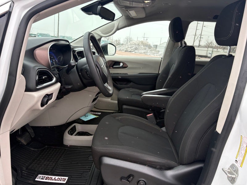 2024 Chrysler Voyager LX