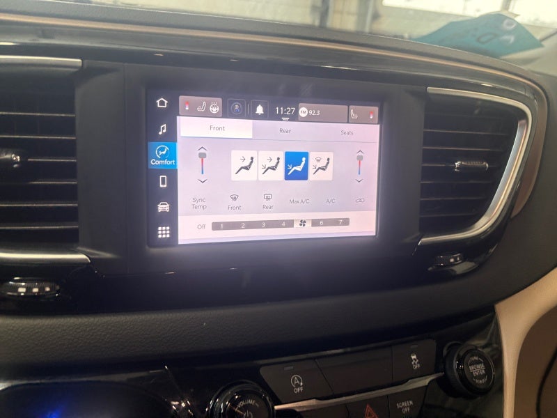 2023 Chrysler Voyager LX