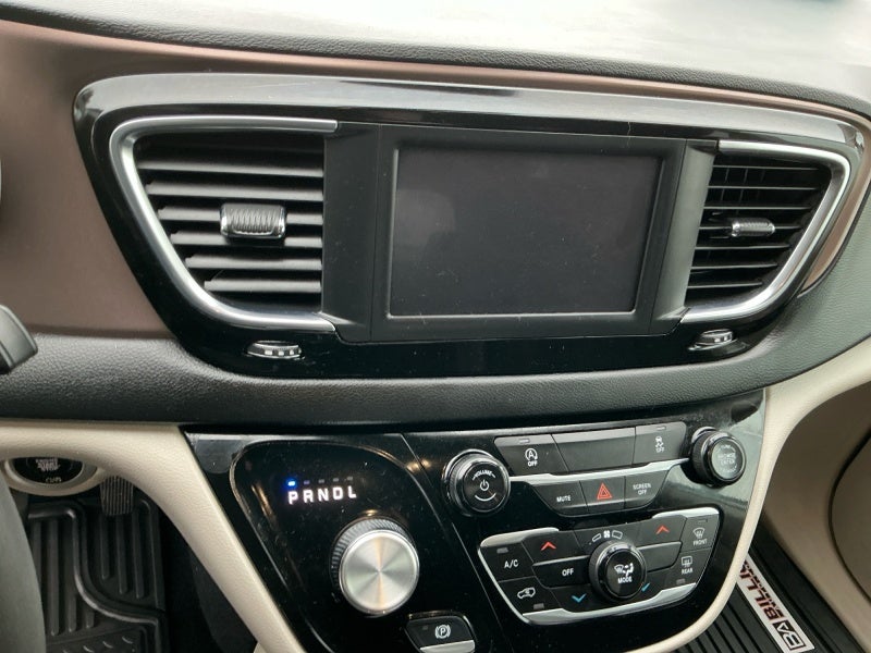 2024 Chrysler Voyager LX