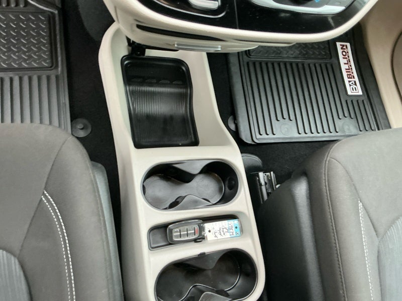 2024 Chrysler Voyager LX