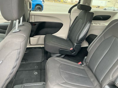 2024 Chrysler Voyager LX