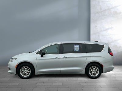 2024 Chrysler Voyager LX