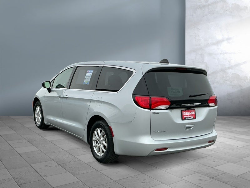 2024 Chrysler Voyager LX