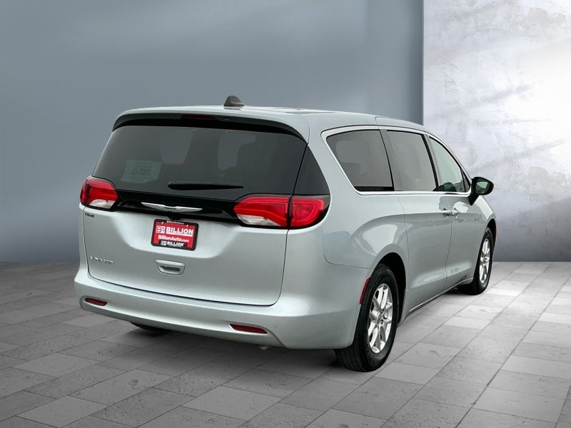 2024 Chrysler Voyager LX