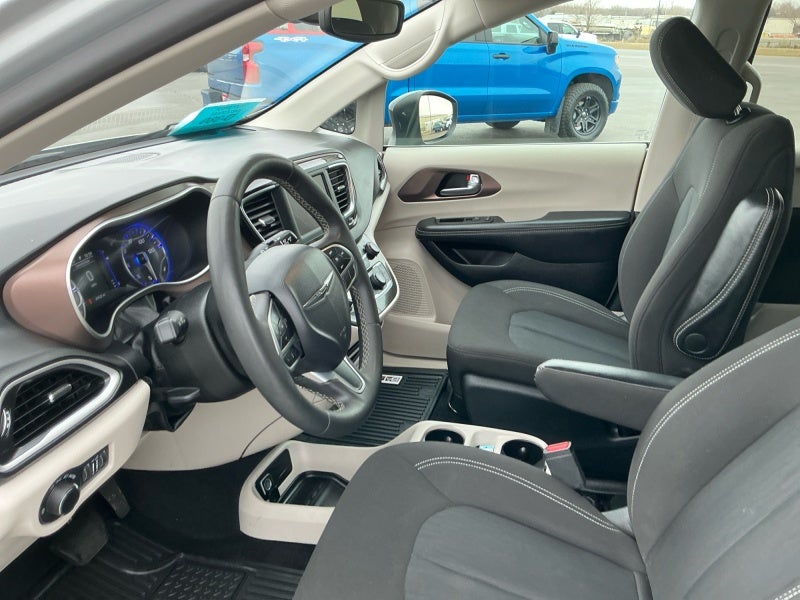 2024 Chrysler Voyager LX