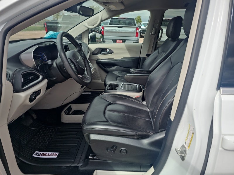 2023 Chrysler Pacifica Hybrid Touring L