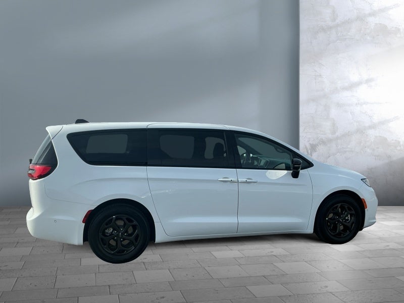 2024 Chrysler Pacifica Hybrid S Appearance Pkg