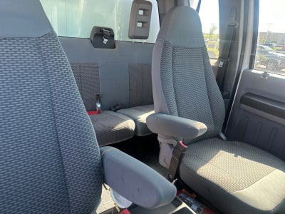 2012 Ford Super Duty F-750 Straight XL