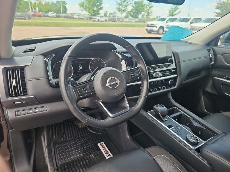 2025 Nissan Pathfinder SL