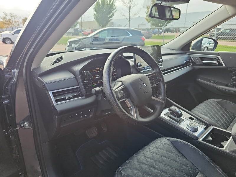 2025 Mitsubishi Outlander Plug-In Hybrid SEL