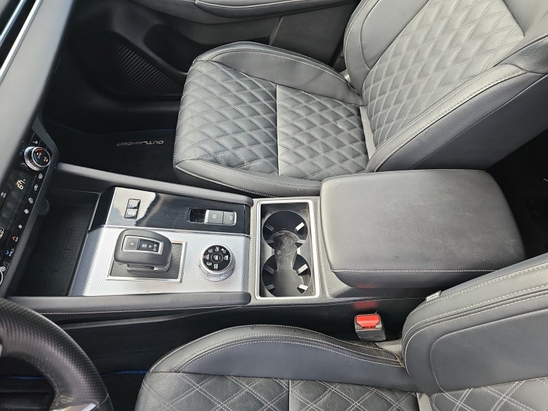 2025 Mitsubishi Outlander Plug-In Hybrid SEL