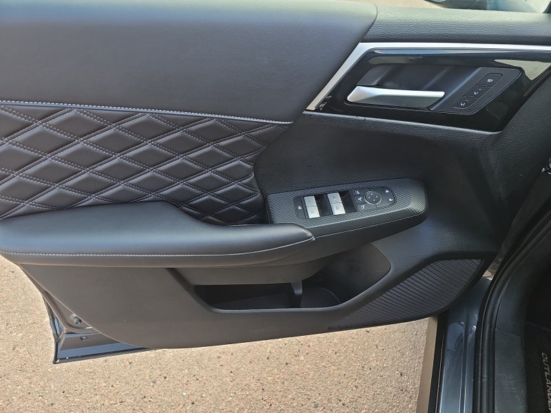 2025 Mitsubishi Outlander Plug-In Hybrid SEL