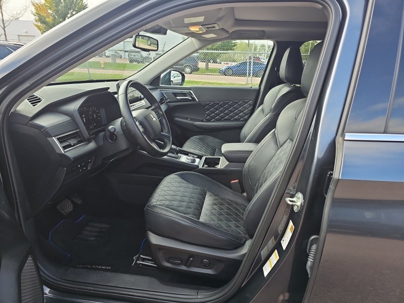 2025 Mitsubishi Outlander Plug-In Hybrid SEL